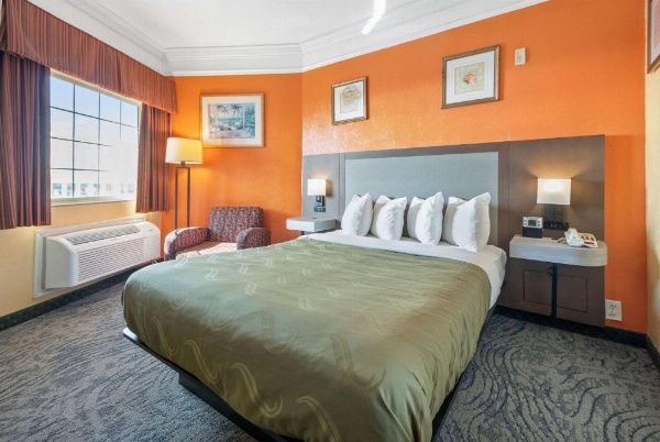 Quality Inn & Suites Galveston - Beachfront image 21