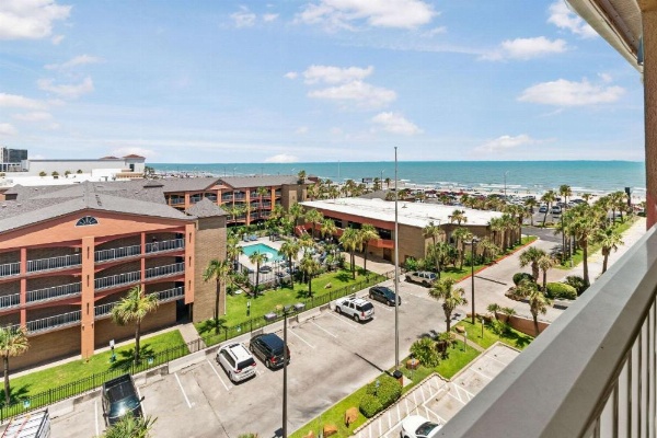Quality Inn & Suites Galveston - Beachfront image 22